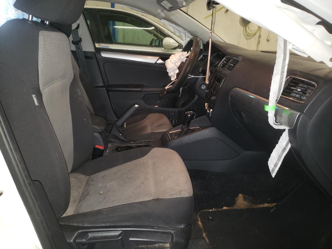 Photo 5 from auction – 2017 VOLKSWAGEN JETTA with VIN 3VW2B7AJXHM406604