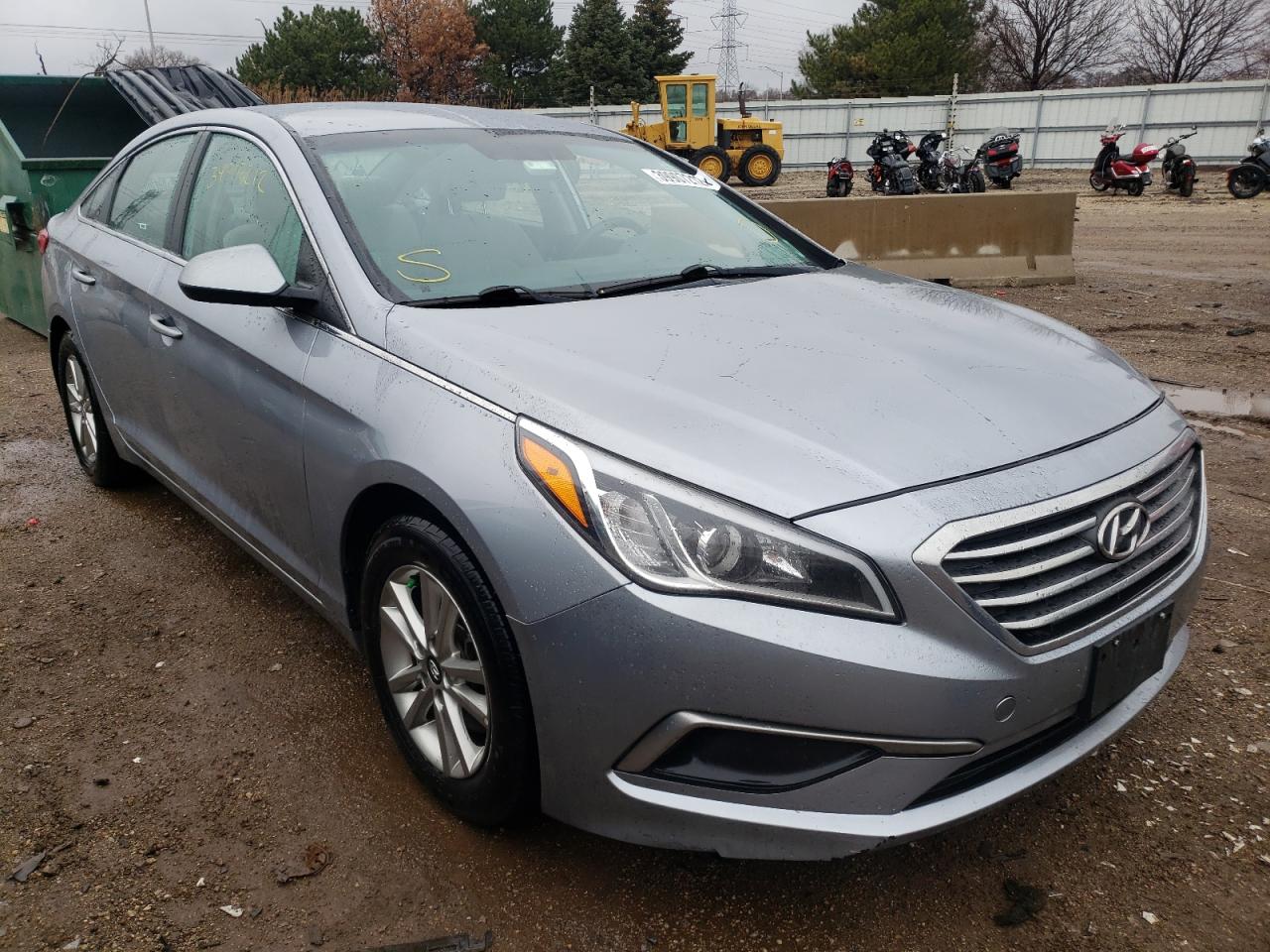 HYUNDAI SONATA SE 2017 with VIN 5NPE24AF4HH465972 - Photo from auction