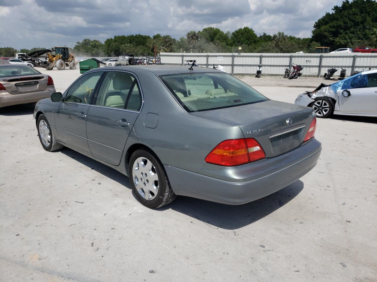 Photo 3 from auction – 2001 LEXUS LS 430 with VIN JTHBN30F710040236