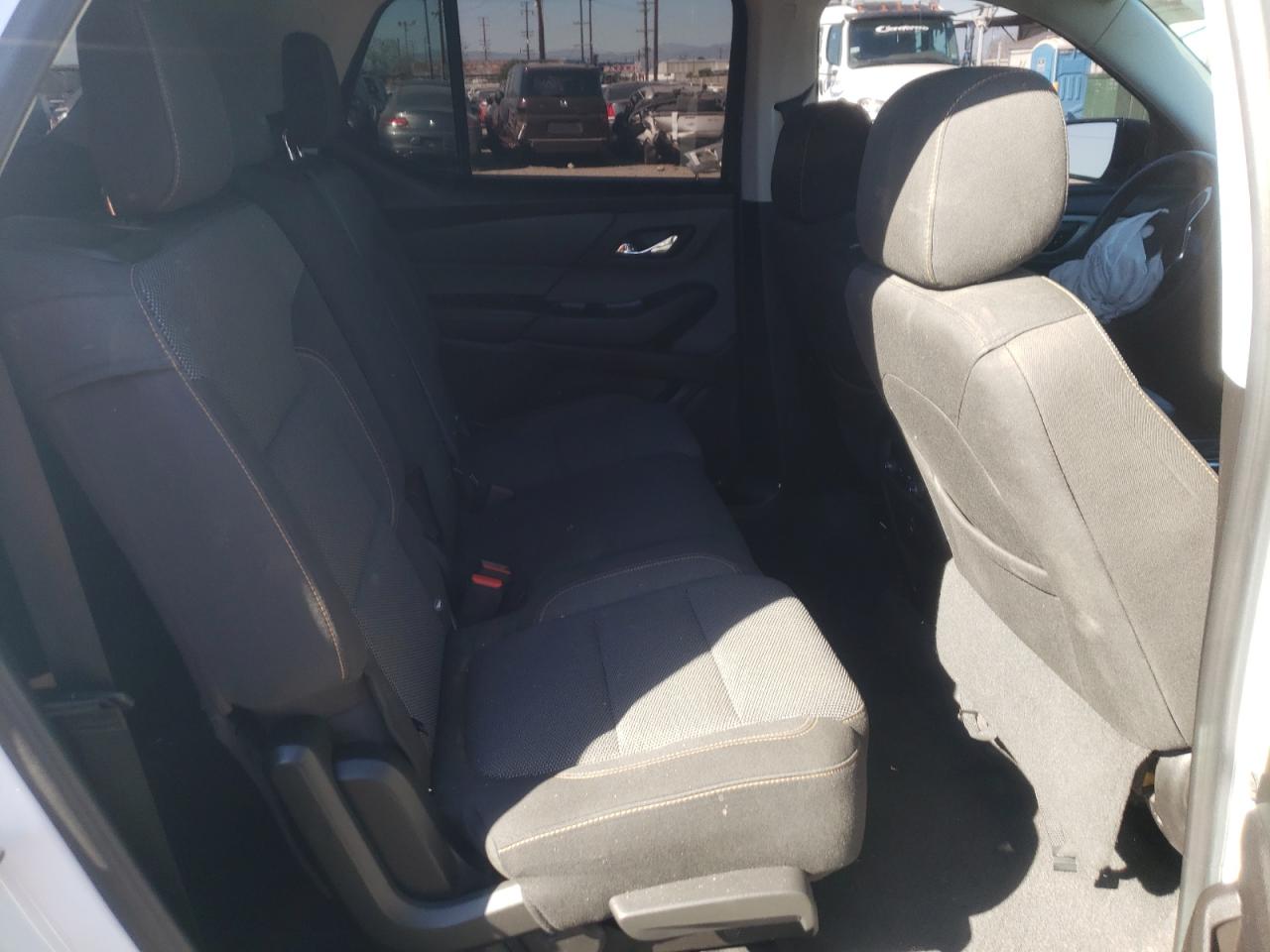 Photo 6 from auction – 2018 CHEVROLET TRAVERSE L with VIN 1GNERFKW3JJ106008
