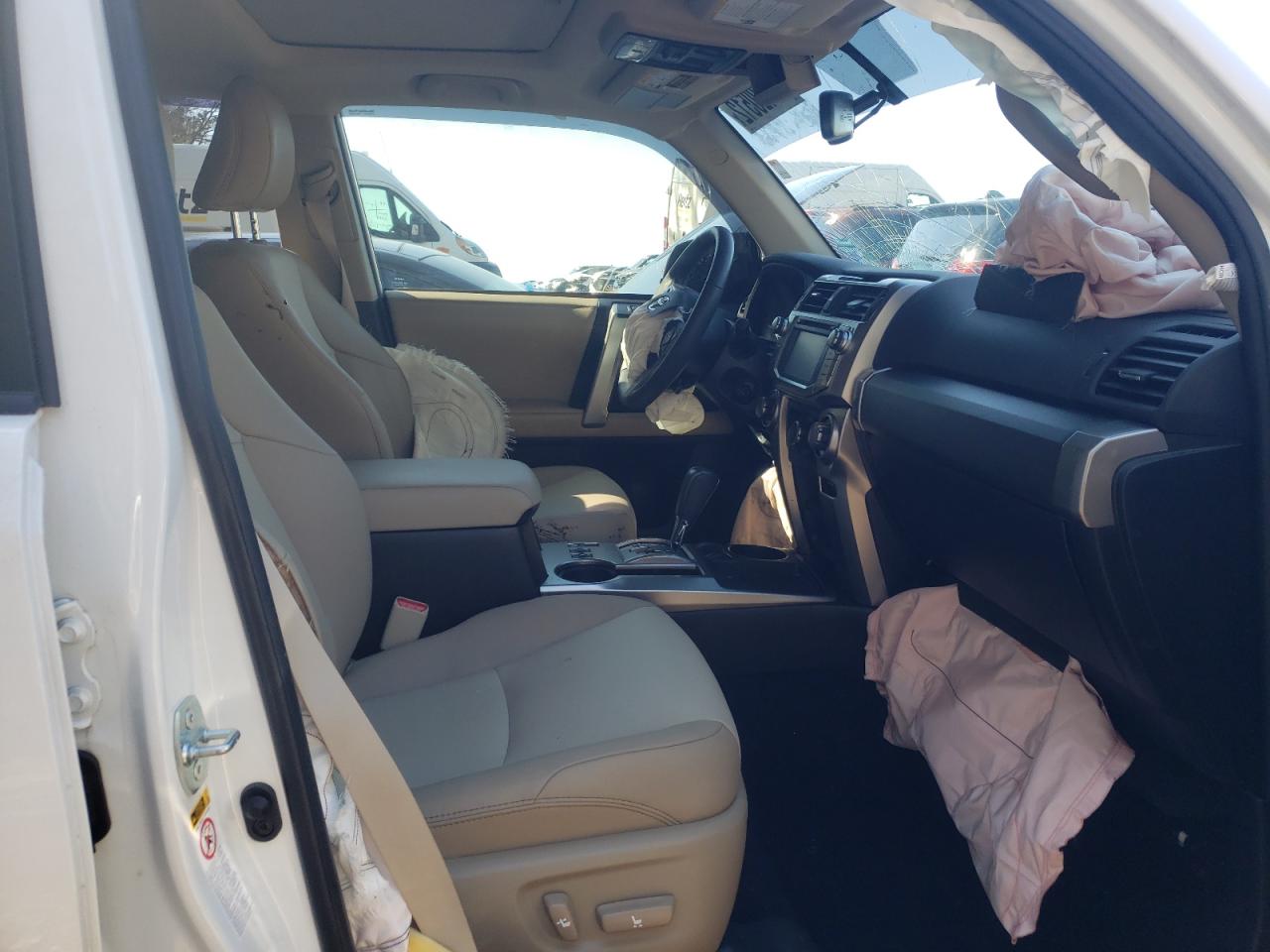 Photo 5 from auction – 2019 TOYOTA 4RUNNER SR with VIN JTEZU5JR9K5209521