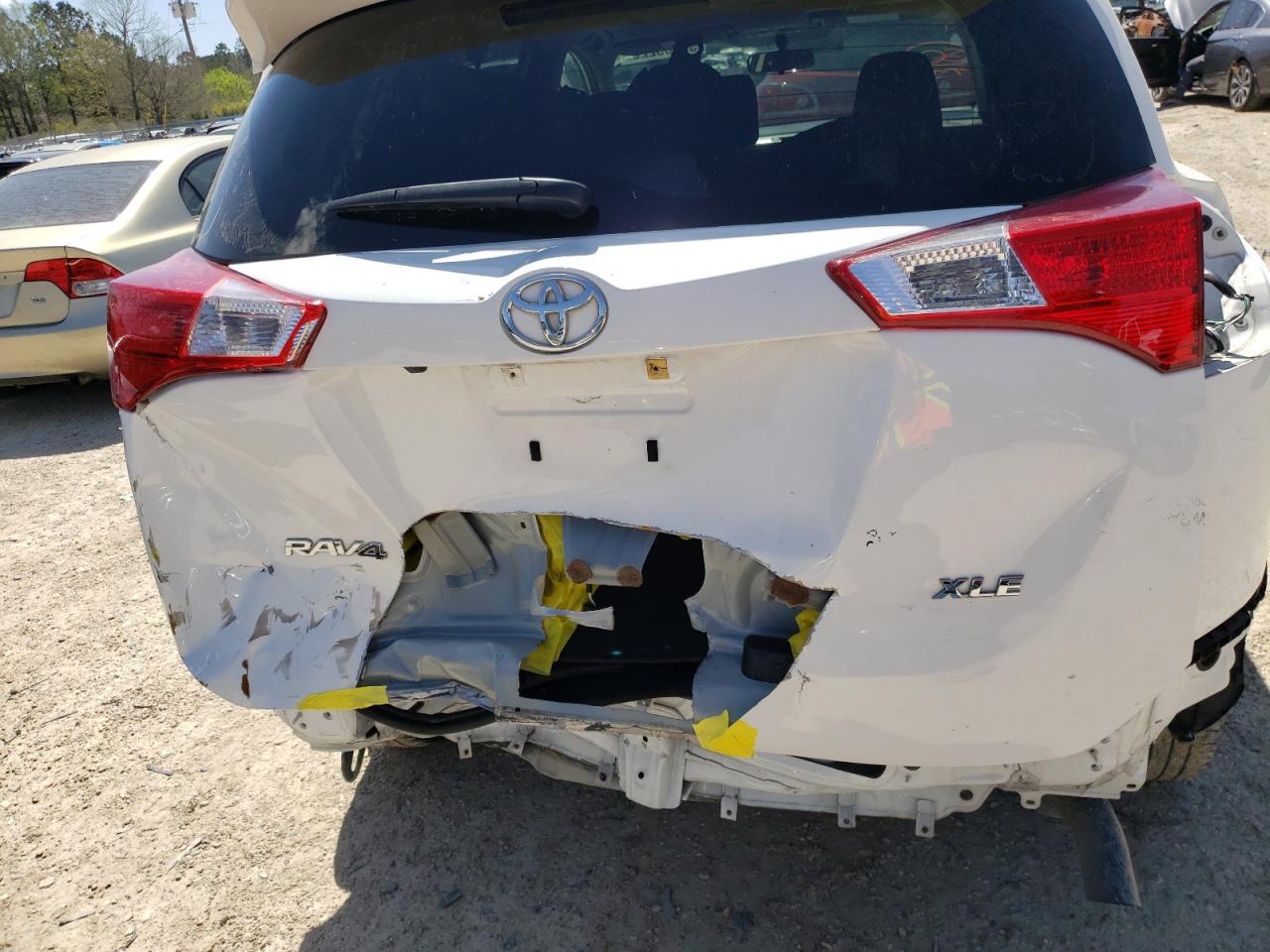 Photo 9 from auction – 2015 TOYOTA RAV4 XLE with VIN JTMWFREV9FD078473