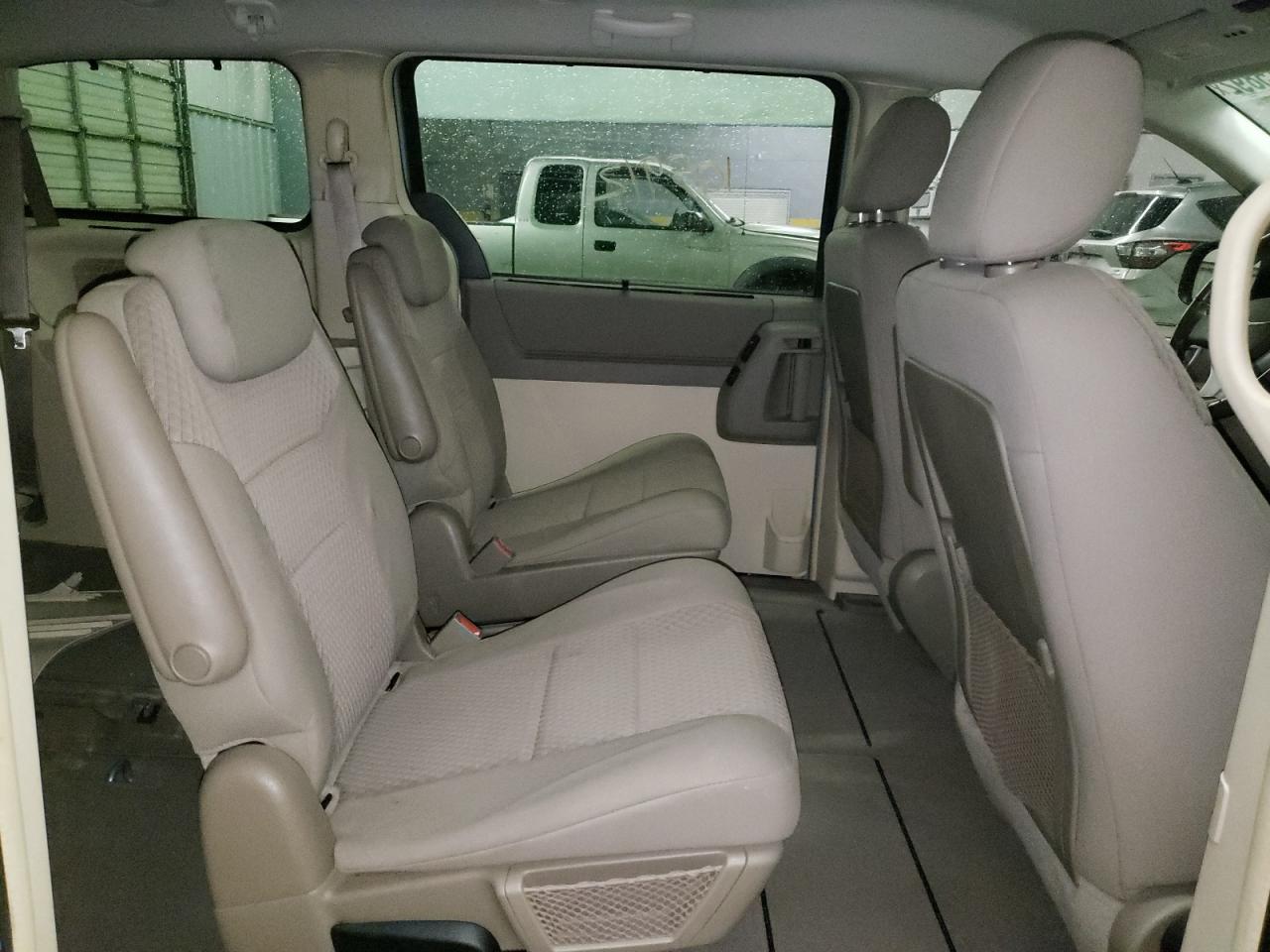Photo 6 from auction – 2010 CHRYSLER TOWN & COU with VIN 2A4RR5D15AR138163