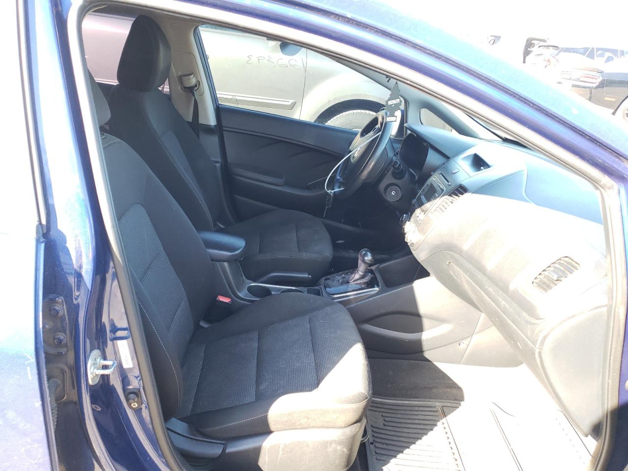 Photo 5 from auction – 2017 KIA FORTE LX with VIN 3KPFK4A77HE150553