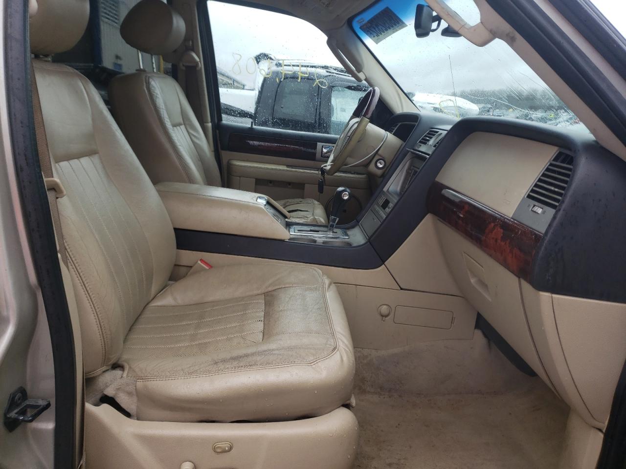 Photo 5 from auction – 2006 LINCOLN NAVIGATOR with VIN 5LMFU285X6LJ03274