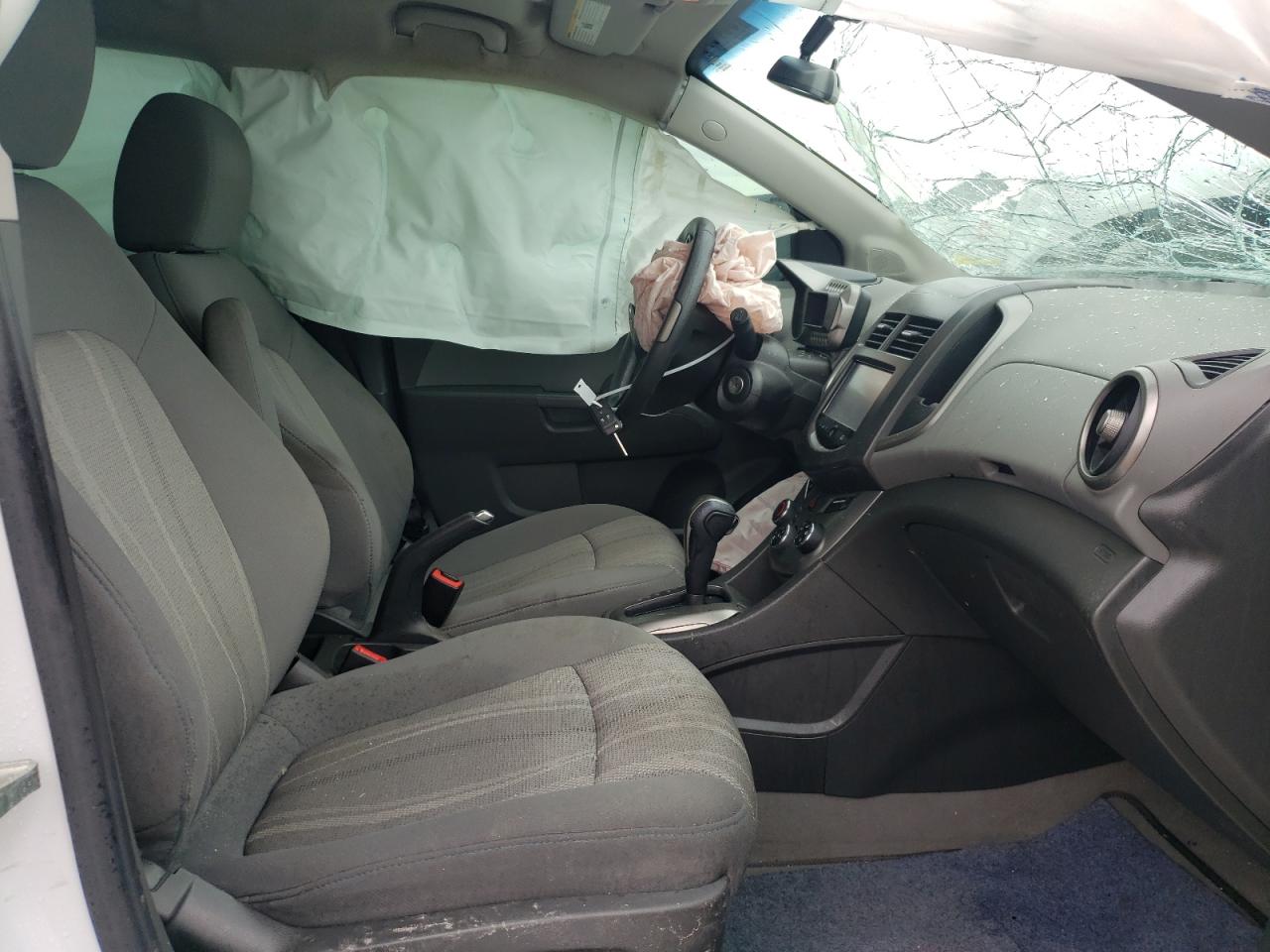 Photo 5 from auction – 2014 CHEVROLET SONIC LT with VIN 1G1JC6SH3E4243358