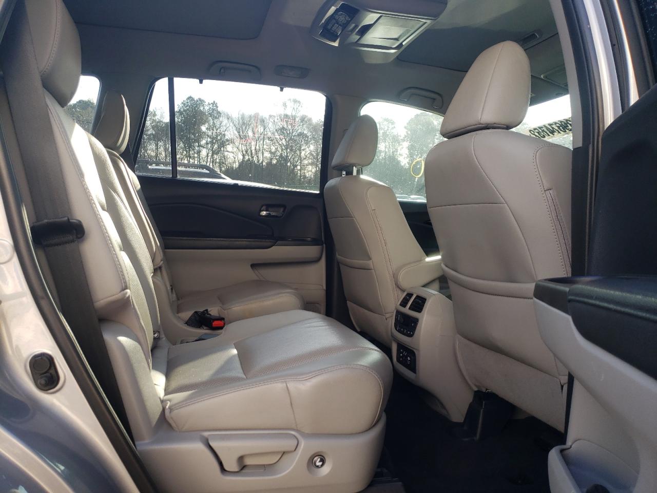 Photo 6 from auction – 2018 HONDA PILOT ELIT with VIN 5FNYF6H06JB025447