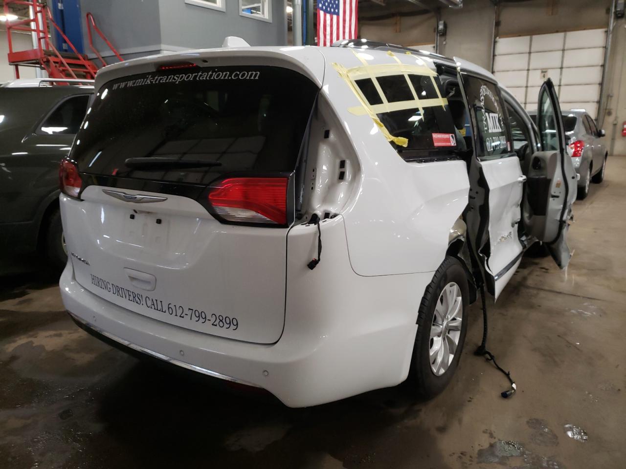 Photo 4 from auction – 2018 CHRYSLER PACIFICA T with VIN 2C4RC1BG7JR151956