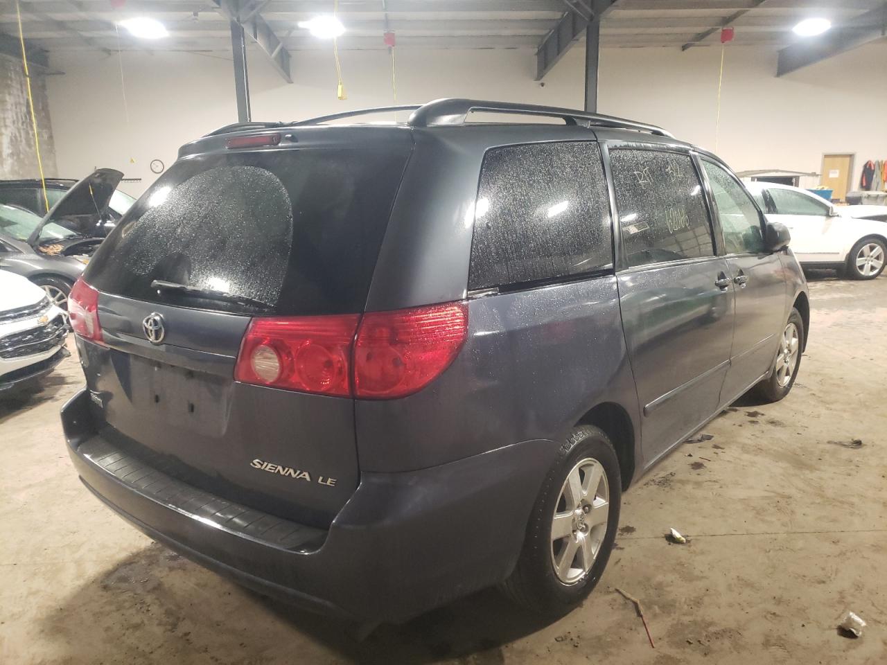 Photo 4 from auction – 2010 TOYOTA SIENNA CE with VIN 5TDKK4CC6AS293658