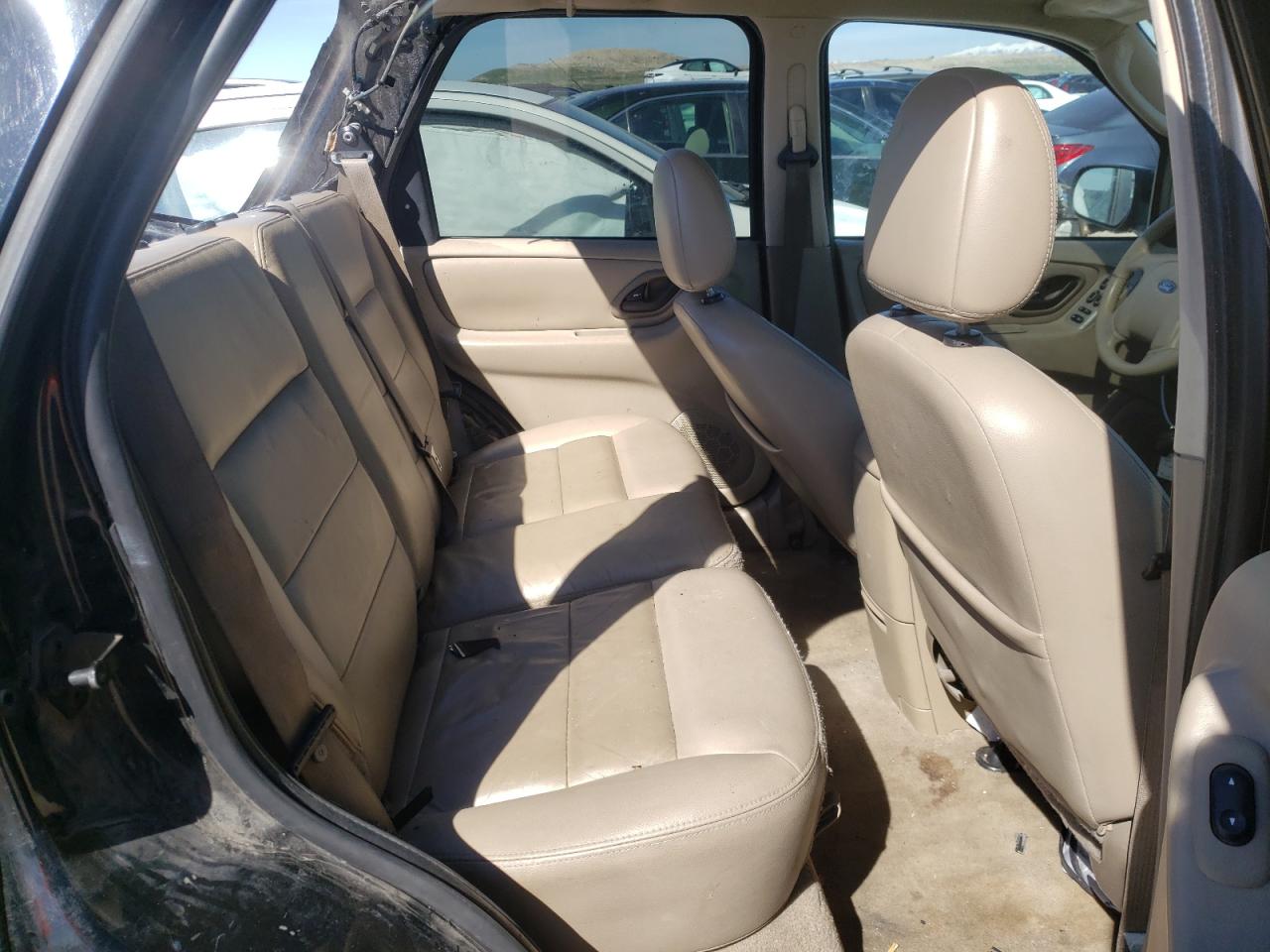 Photo 6 from auction – 2006 FORD ESCAPE with VIN 1FMYU93166KC03080