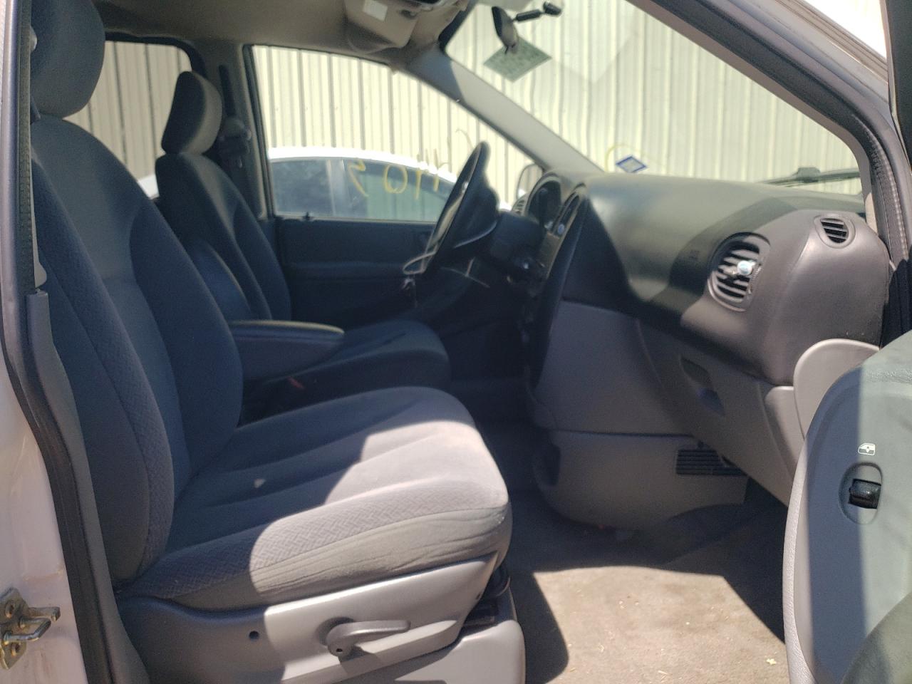 Zdjęcie 5 z aukcji – 2005 DODGE CARAVAN SX z VIN 1D4GP45R05B204398