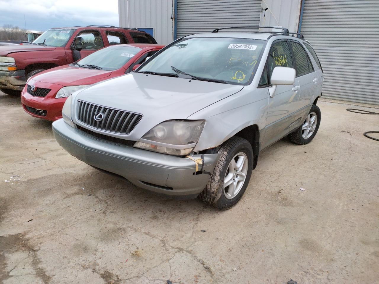 Photo 2 from auction – 1999 LEXUS RX 300 with VIN JT6HF10UXX0045667