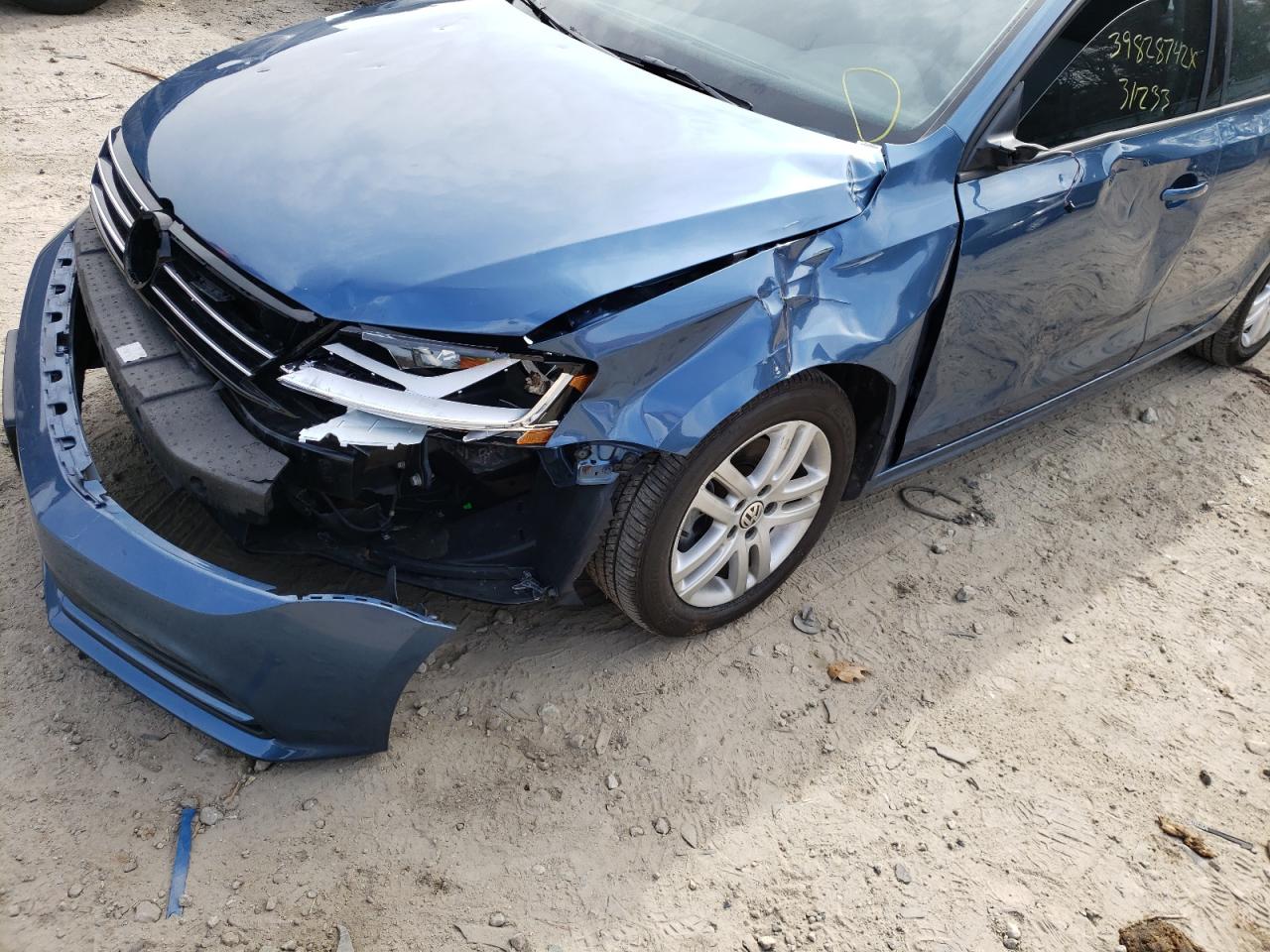 Photo 9 from auction – 2018 VOLKSWAGEN JETTA S with VIN 3VW2B7AJ5JM216151