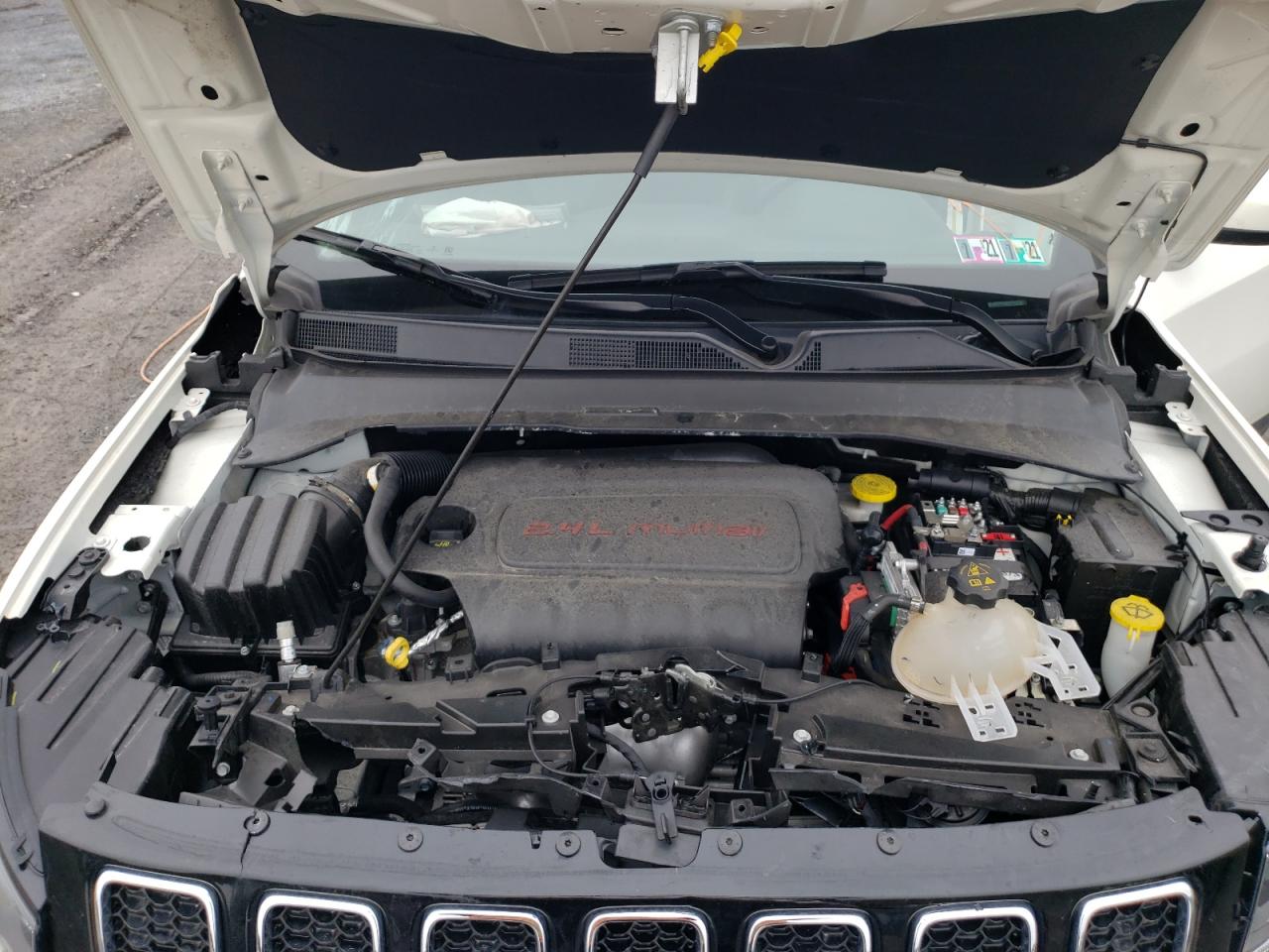 Photo 7 from auction – 2020 JEEP COMPASS LA with VIN 3C4NJDBB0LT240715