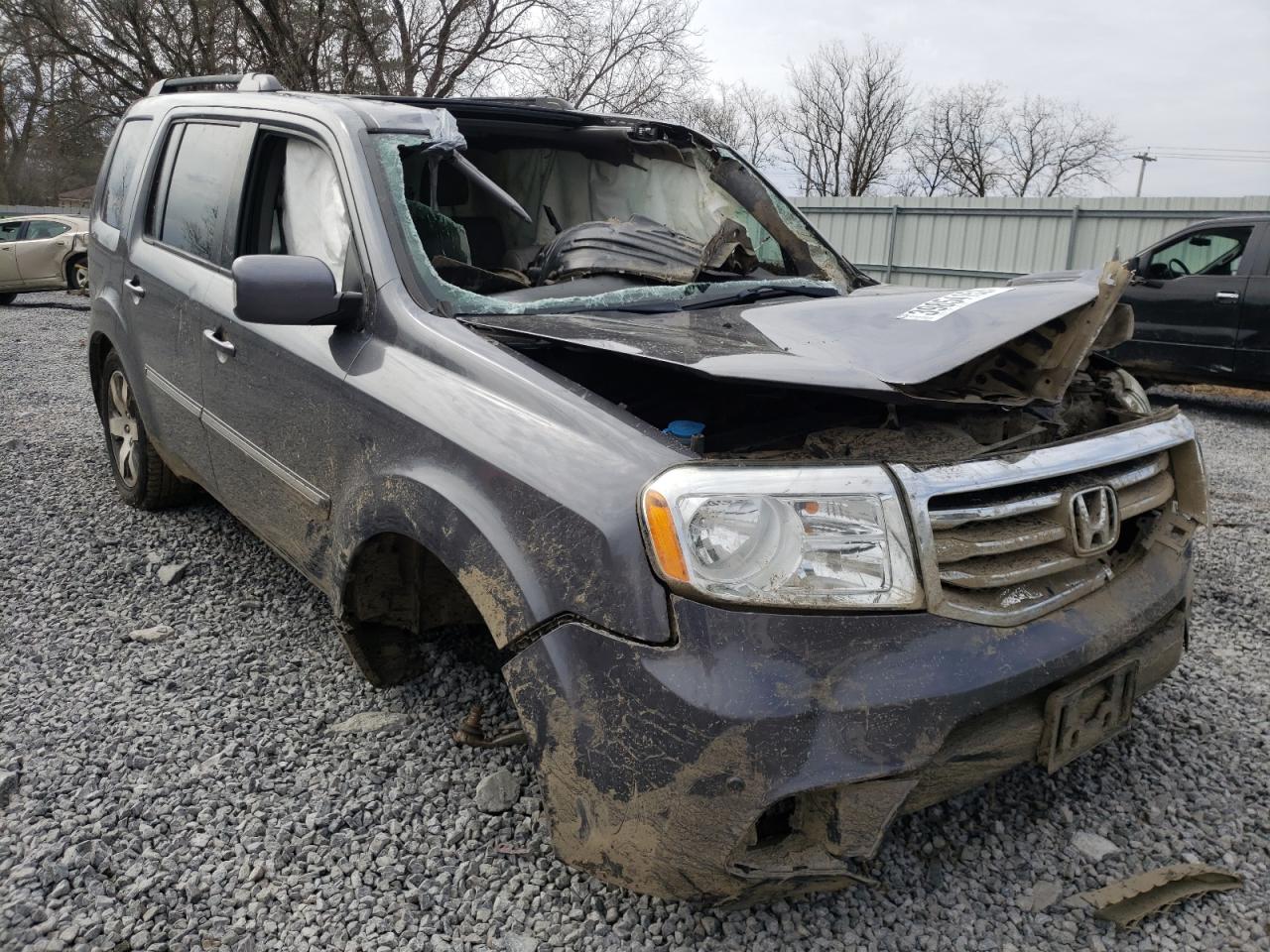 HONDA PILOT TOUR 2015 with VIN 5FNYF4H97FB025225 - Photo from auction