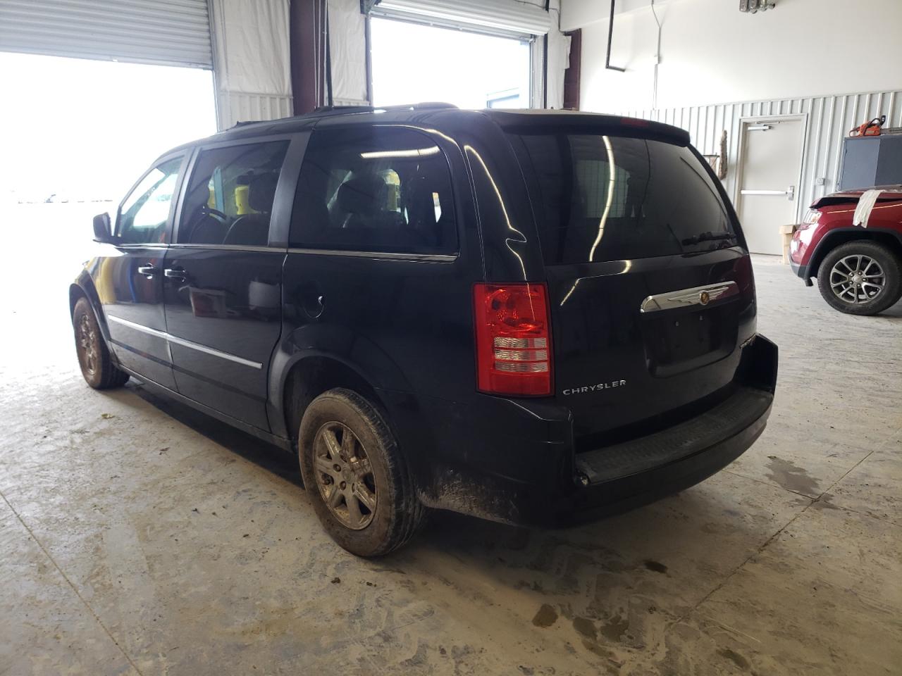 Photo 3 from auction – 2010 CHRYSLER TOWN & COU with VIN 2A4RR5D12AR432779