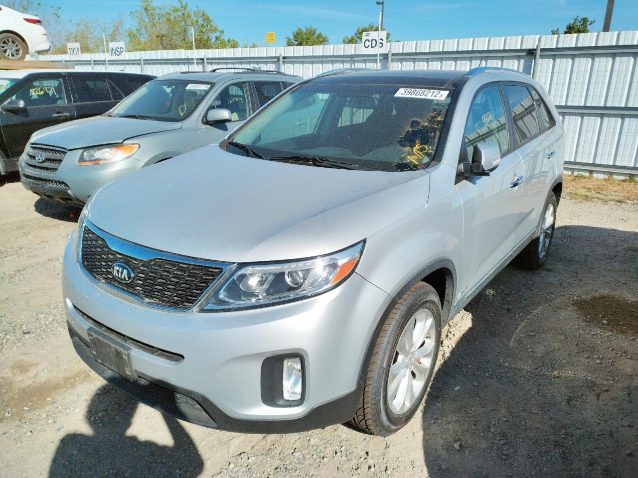 Photo 2 from auction – 2014 KIA SORENTO EX with VIN 5XYKUDA73EG477314