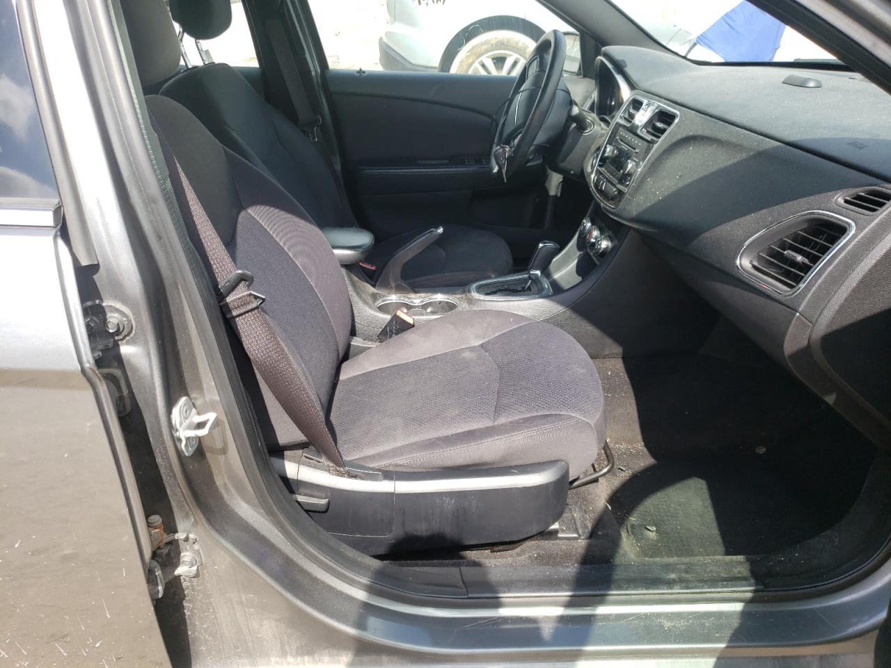 Photo 5 from auction – 2012 CHRYSLER 200 LX with VIN 1C3CCBAB4CN261840