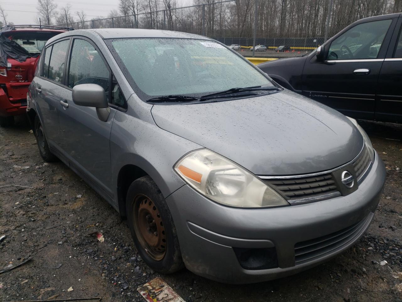 NISSAN VERSA S 2007 مع رقم تعريف المركبة 3N1BC13E37L439626 - صورة من المزاد