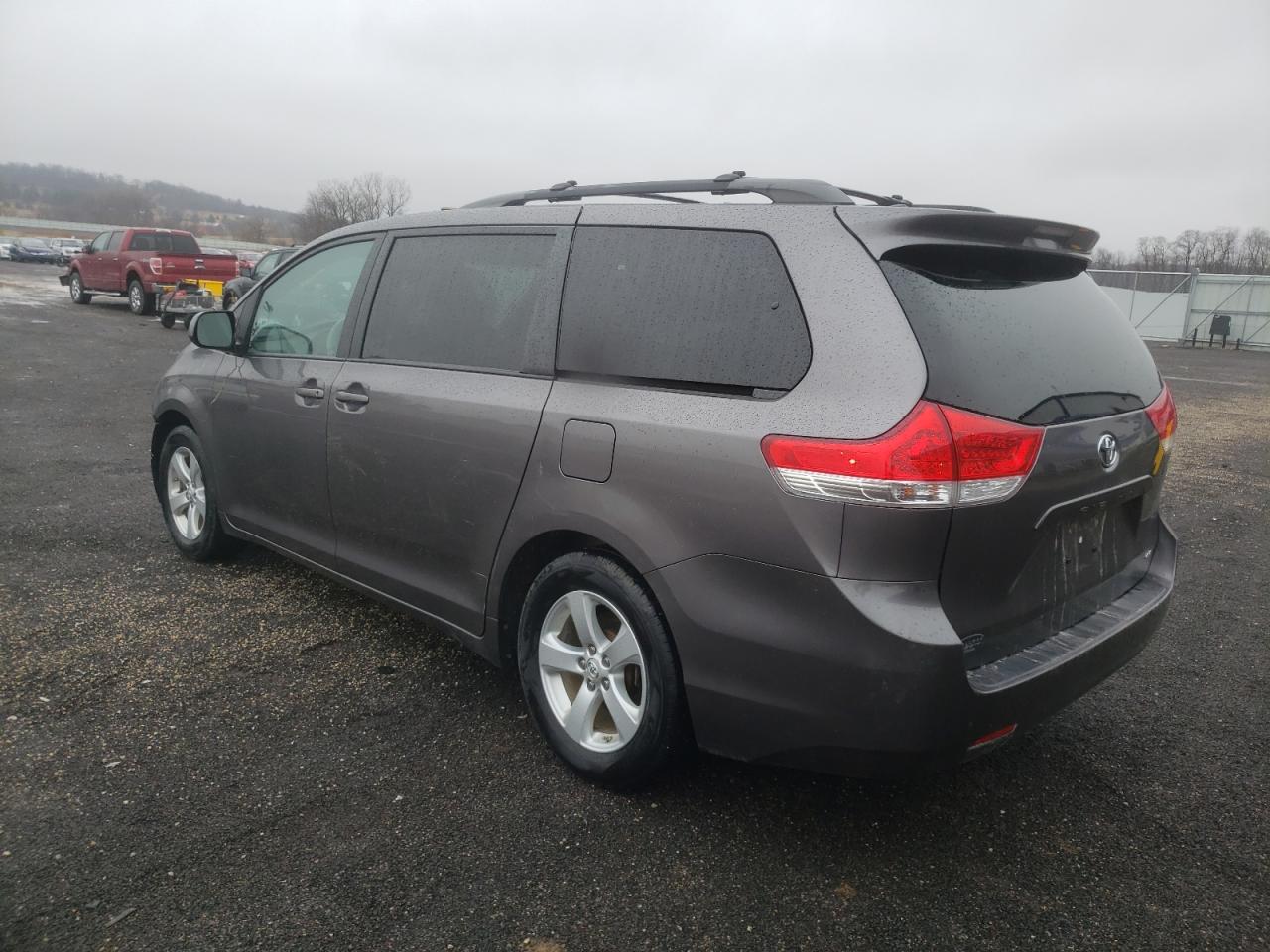 Photo 3 from auction – 2011 TOYOTA SIENNA LE with VIN 5TDKK3DC8BS115275