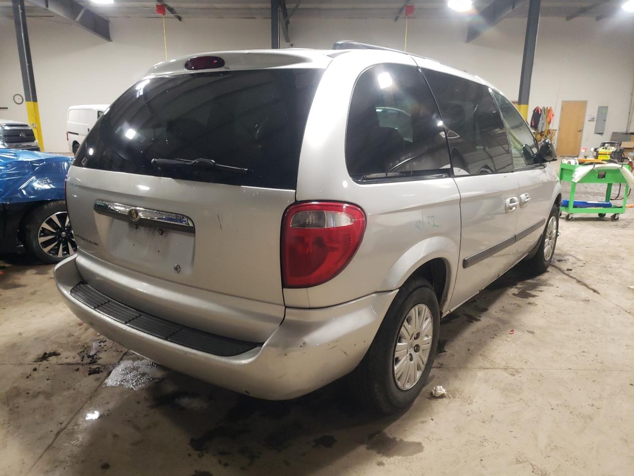 Photo 4 from auction – 2005 CHRYSLER TOWN & COU with VIN 1C4GP45R35B430612