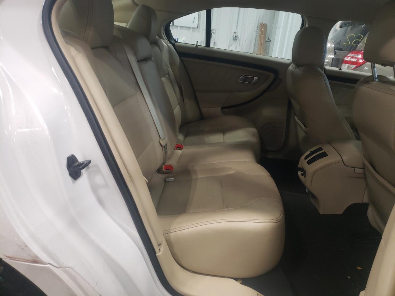 Photo 6 from auction – 2014 FORD TAURUS LIM with VIN 1FAHP2F83EG152401