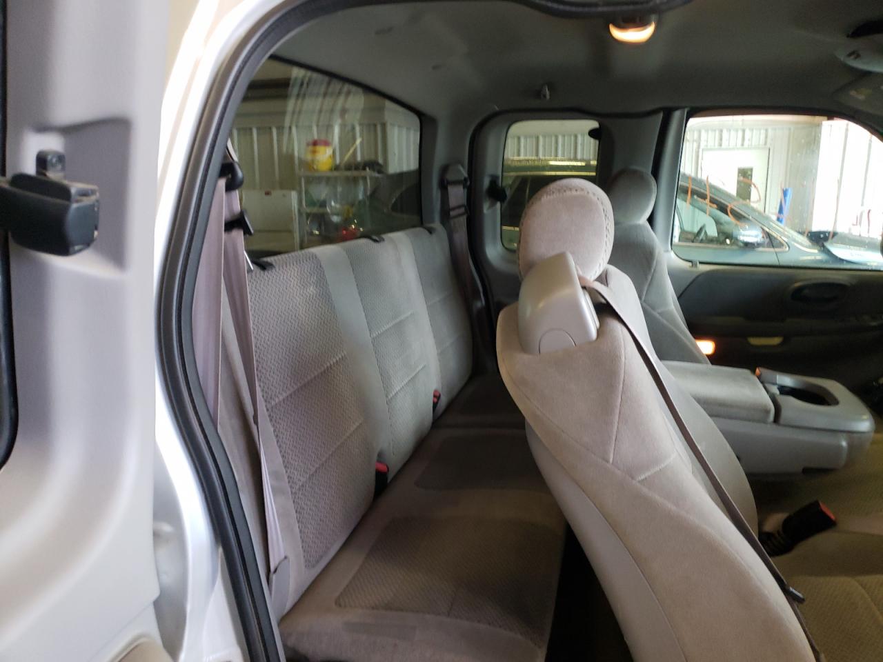 Photo 6 from auction – 2002 FORD F150 with VIN 1FTRX18L02NA88898