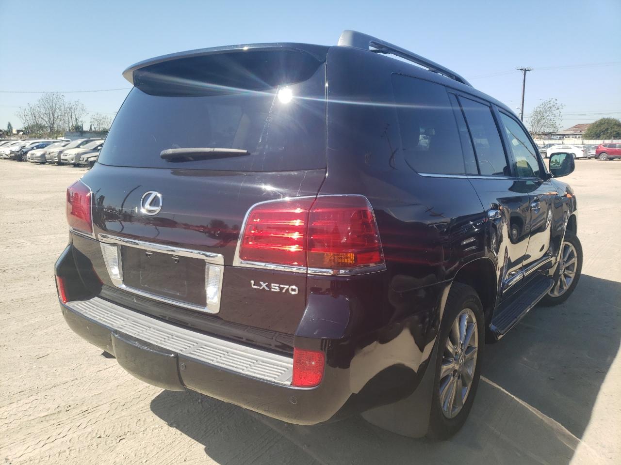 Photo 4 from auction – 2011 LEXUS LX 570 with VIN JTJHY7AX8B4076428