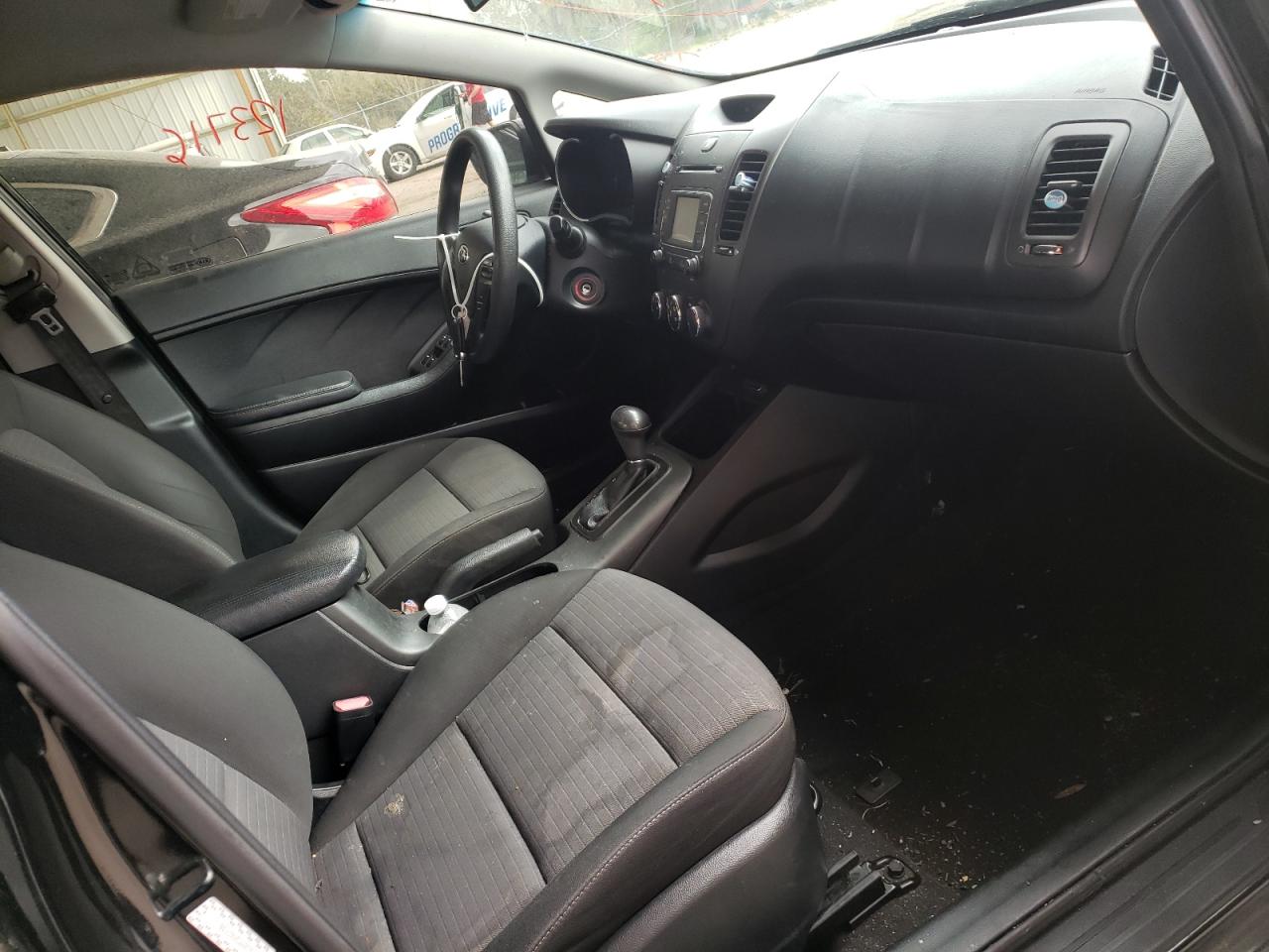 Photo 5 from auction – 2016 KIA FORTE LX with VIN KNAFX4A6XG5604116
