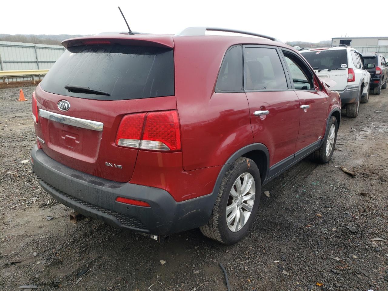 Photo 4 from auction – 2011 KIA SORENTO EX with VIN 5XYKUDA2XBG031807