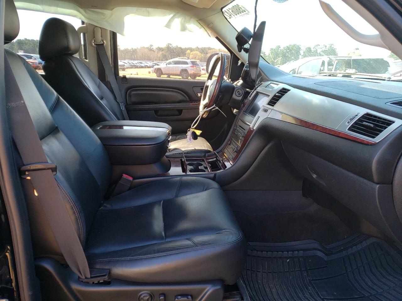 Photo 5 from auction – 2011 CADILLAC ESCALADE E with VIN 1GYS3JEFXBR164674