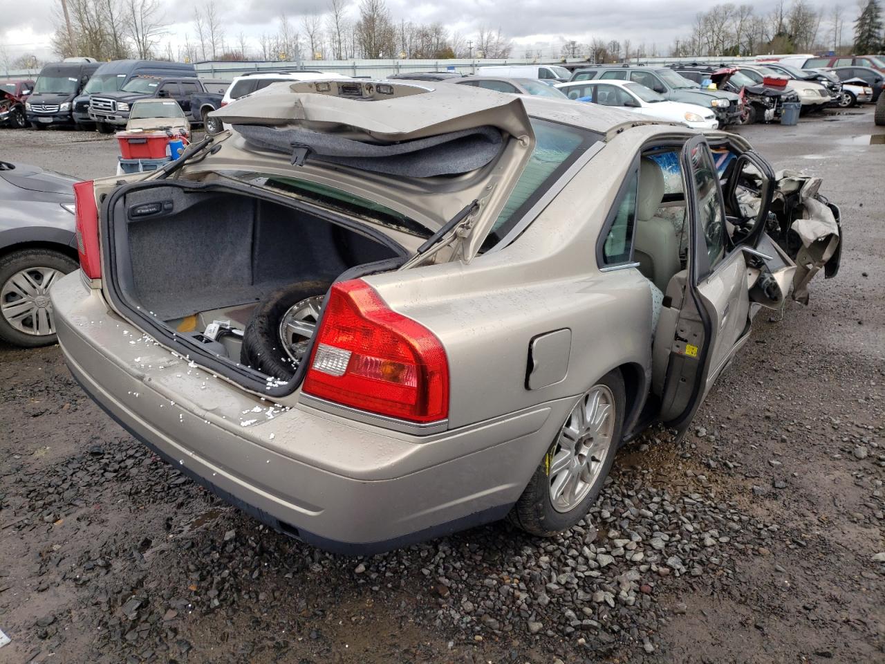 Photo 4 from auction – 2004 VOLVO S80 2.5T with VIN YV1TS59H641369243