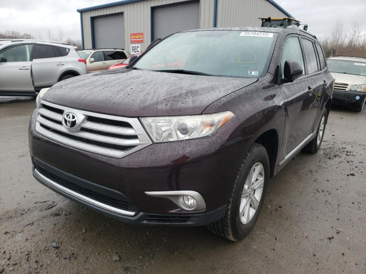 Photo 2 from auction – 2011 TOYOTA HIGHLANDER with VIN 5TDBK3EH6BS049321