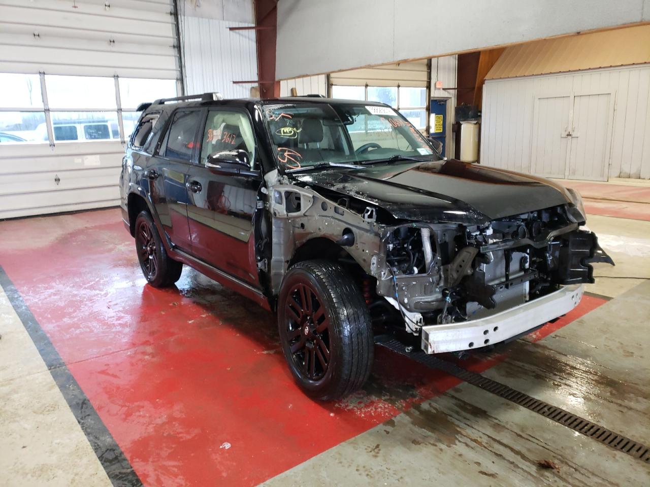 TOYOTA 4RUNNER SR 2020 with VIN JTEBU5JR6L5810680 - Photo from auction