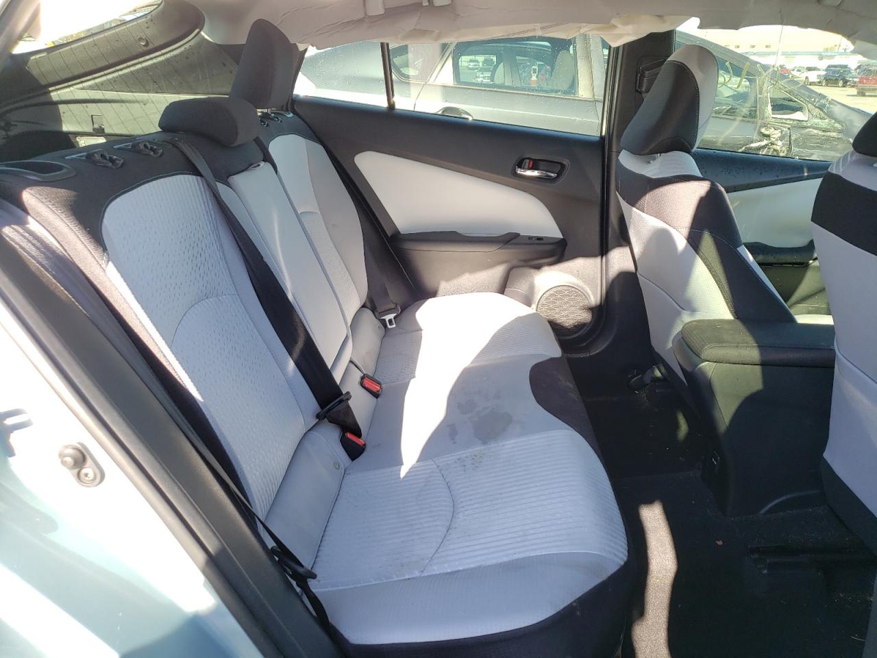 Photo 6 from auction – 2016 TOYOTA PRIUS with VIN JTDKARFU8G3502977