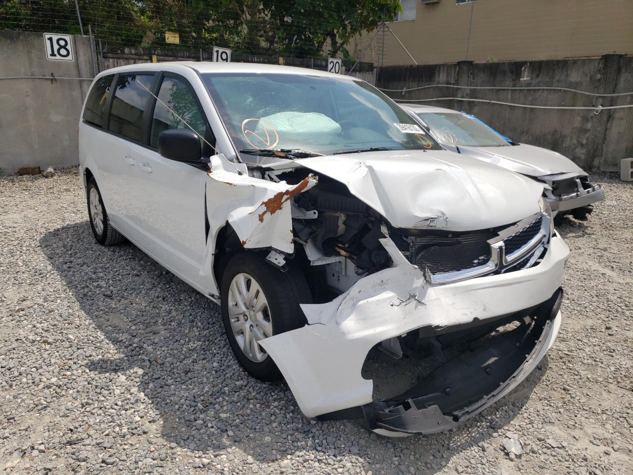 DODGE GRAND CARA 2018 with VIN 2C4RDGBG5JR192229 - Photo from auction
