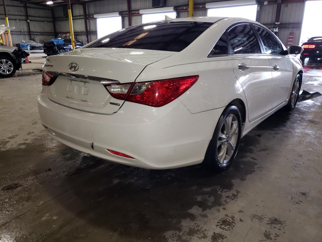 Photo 4 from auction – 2013 HYUNDAI SONATA SE with VIN 5NPEC4AC1DH659159