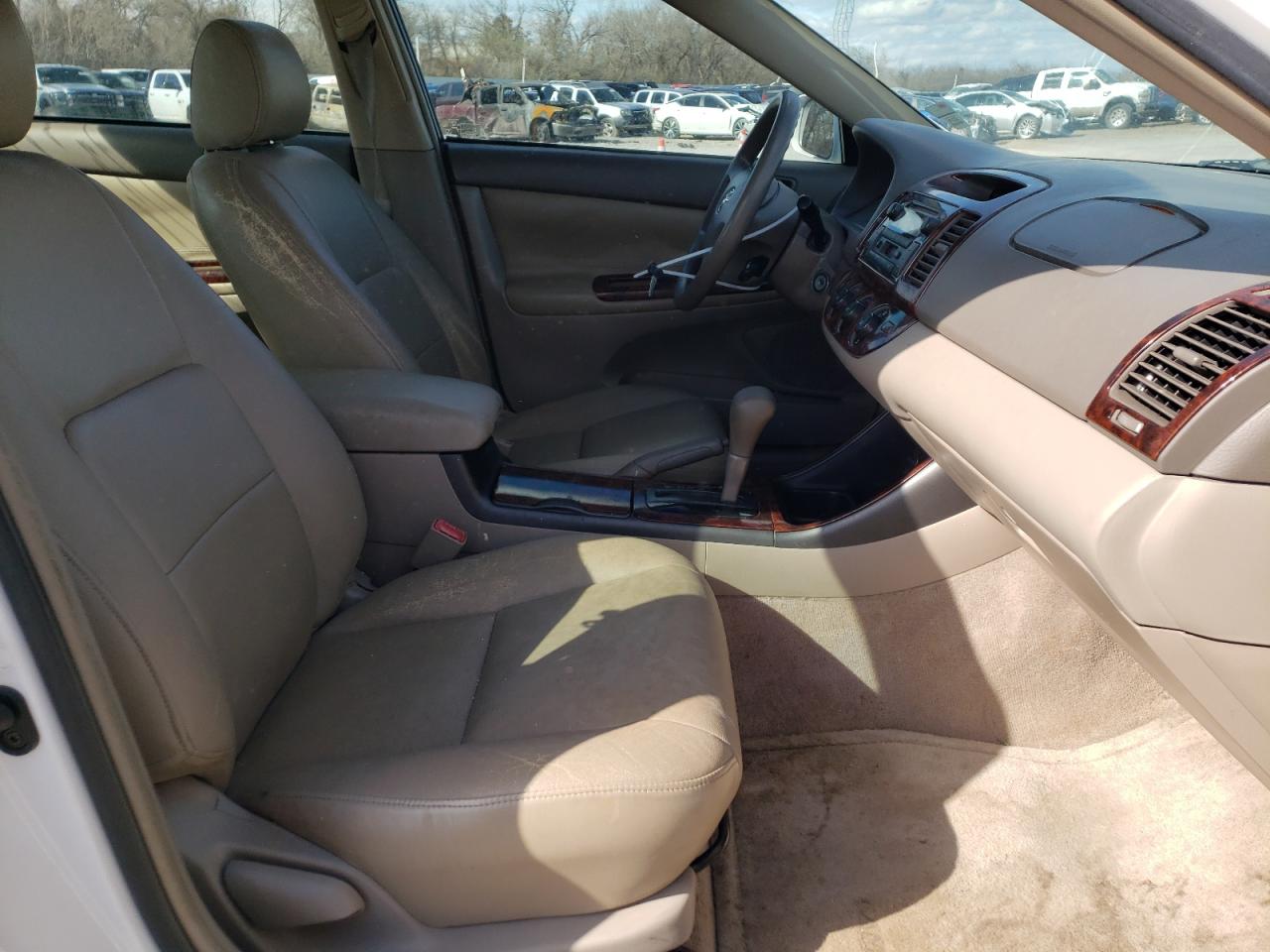 Photo 5 from auction – 2003 TOYOTA CAMRY LE with VIN 4T1BE32KX3U228574