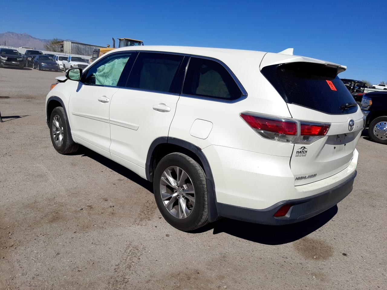 Photo 3 from auction – 2014 TOYOTA HIGHLANDER with VIN 5TDBKRFH1ES004972
