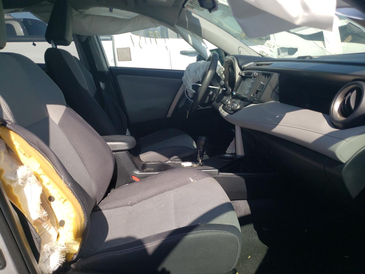 Photo 5 from auction – 2015 TOYOTA RAV4 XLE with VIN 2T3WFREV0FW196513