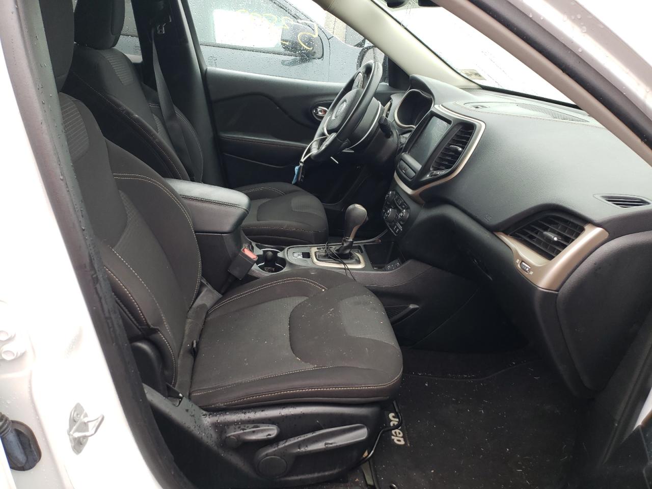 Photo 5 from auction – 2017 JEEP CHEROKEE L with VIN 1C4PJLCS0HW502767