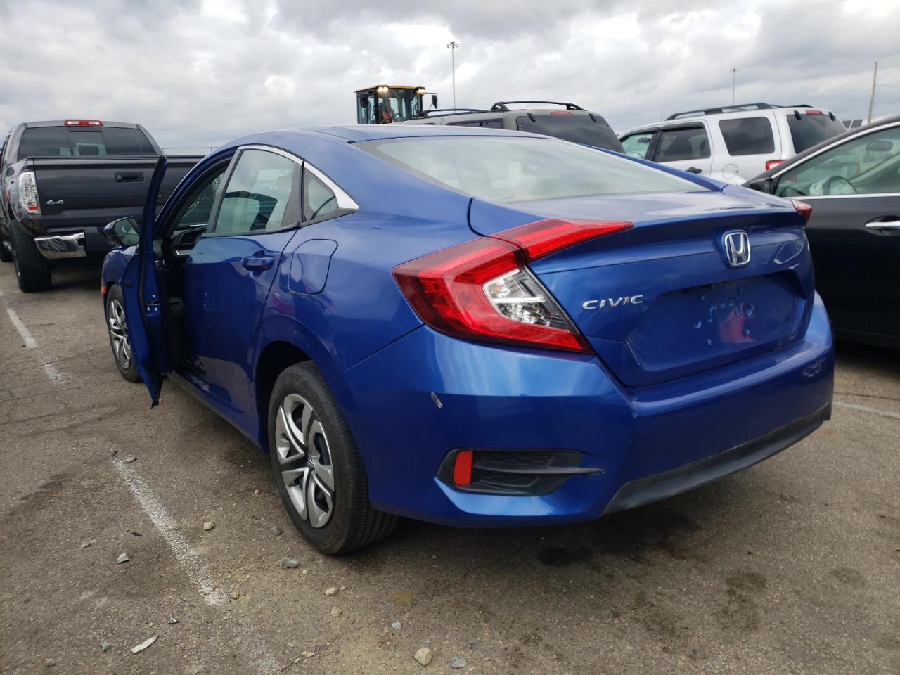 Photo 3 from auction – 2018 HONDA CIVIC LX with VIN 2HGFC2F53JH567835