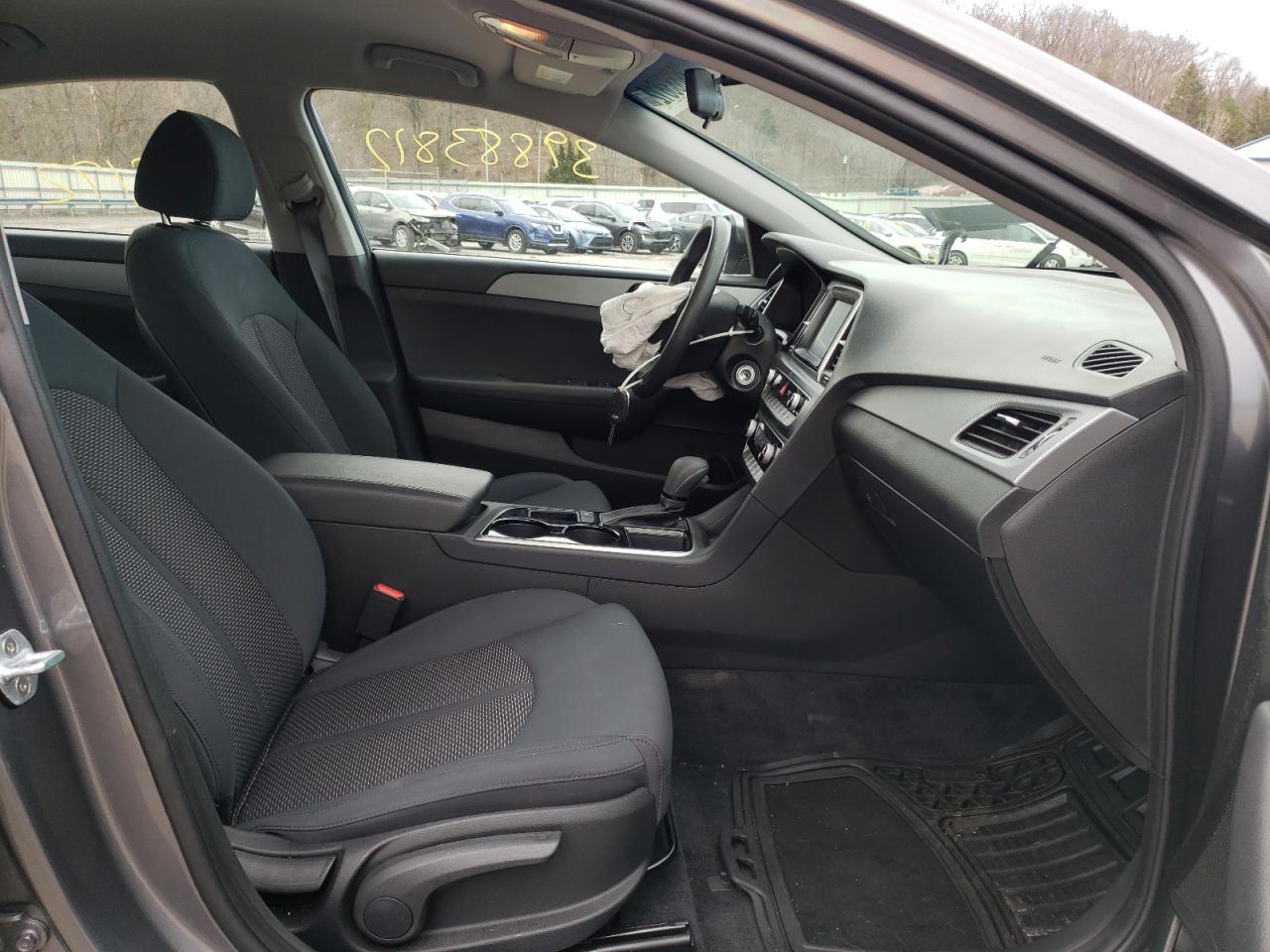 Photo 5 from auction – 2019 HYUNDAI SONATA SE with VIN 5NPE24AF7KH743500