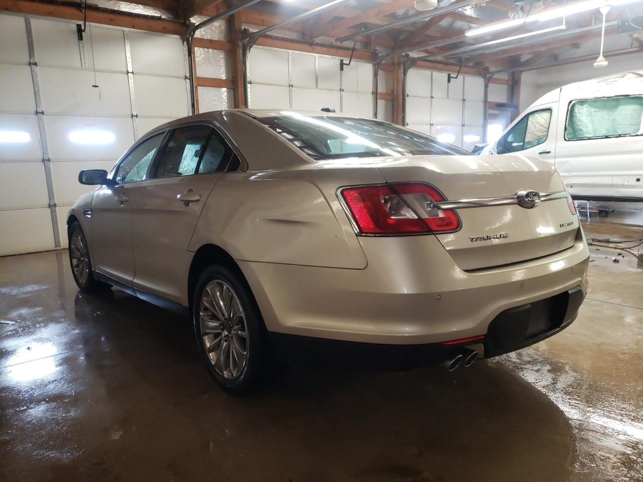 Photo 3 from auction – 2010 FORD TAURUS LIM with VIN 1FAHP2FW1AG152762