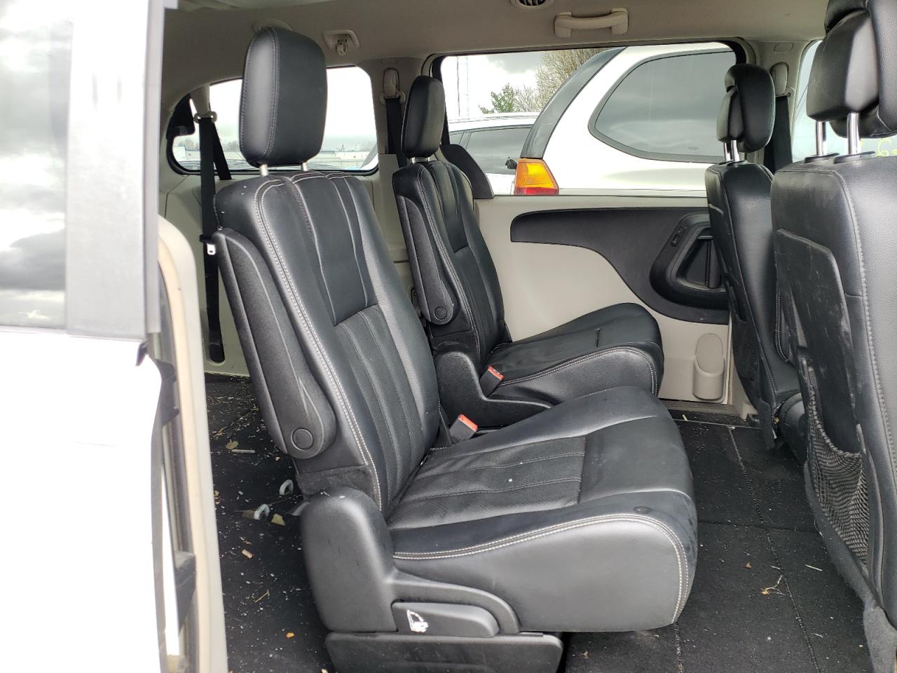 Photo 6 from auction – 2012 CHRYSLER TOWN & COU with VIN 2C4RC1BG5CR306362