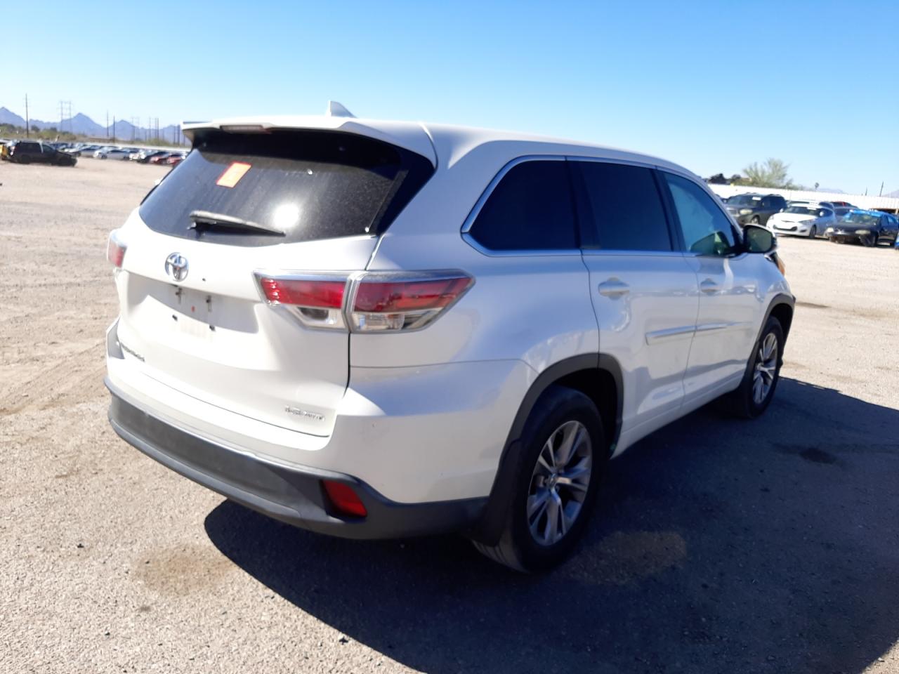 Photo 4 from auction – 2014 TOYOTA HIGHLANDER with VIN 5TDBKRFH1ES004972