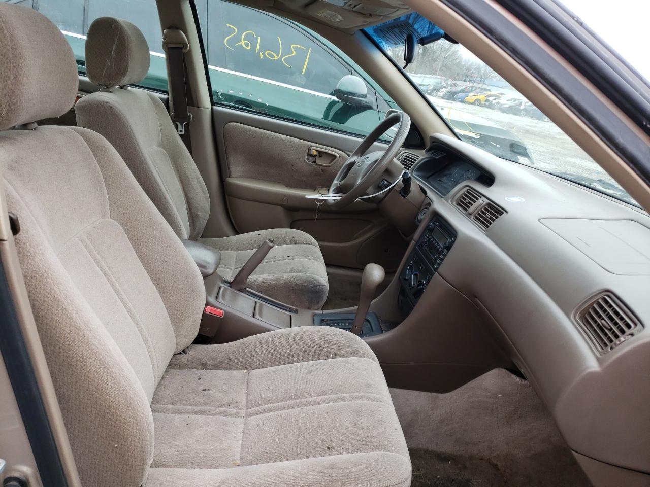 Photo 5 from auction – 2000 TOYOTA CAMRY CE with VIN 4T1BG22K0YU753848