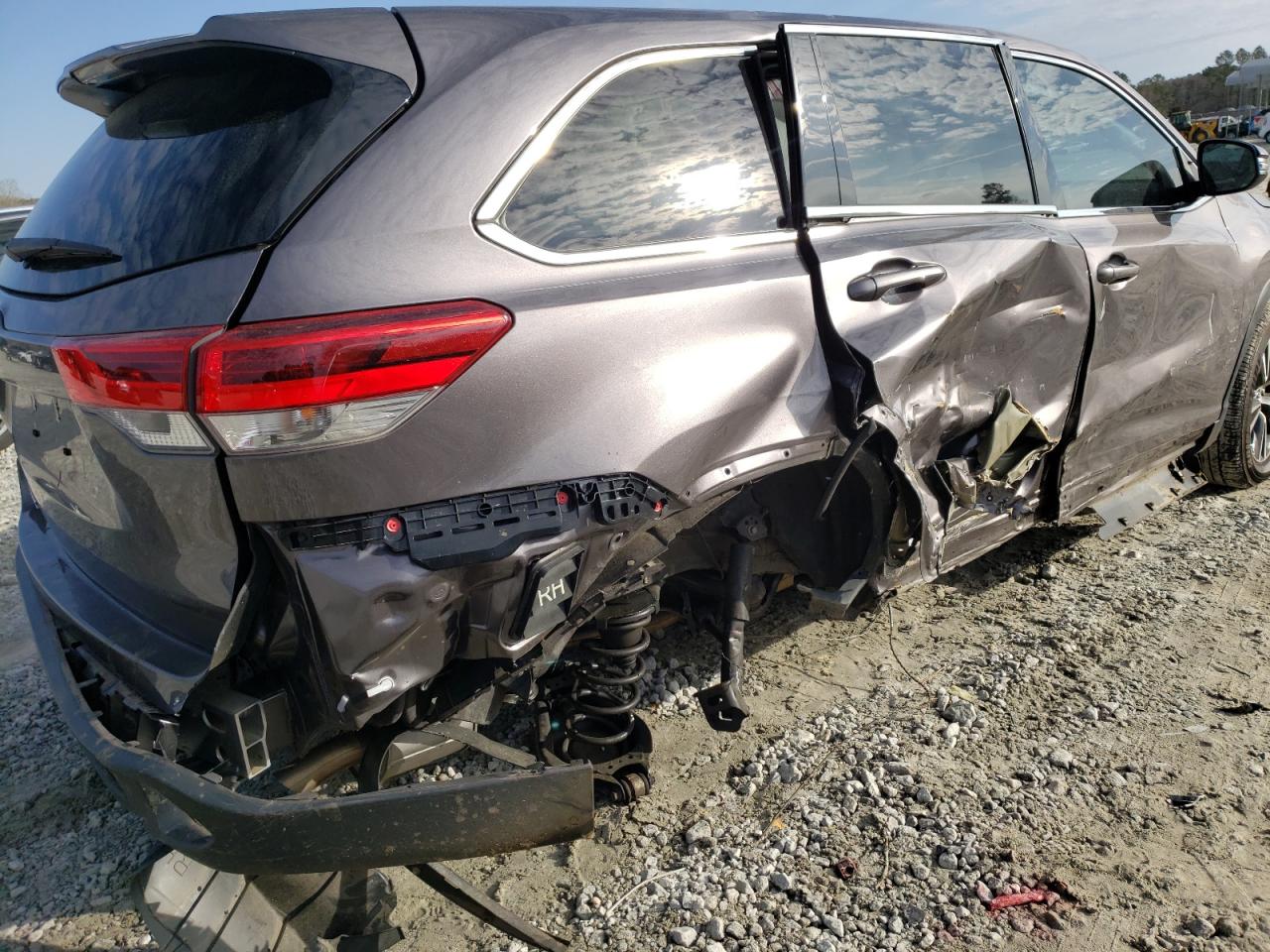 Photo 9 from auction – 2019 TOYOTA HIGHLANDER with VIN 5TDZARFH5KS046669