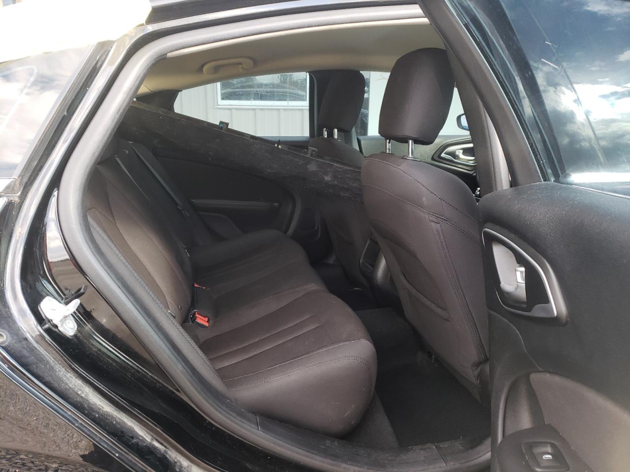 Photo 6 from auction – 2015 CHRYSLER 200 LIMITE with VIN 1C3CCCAB9FN698484