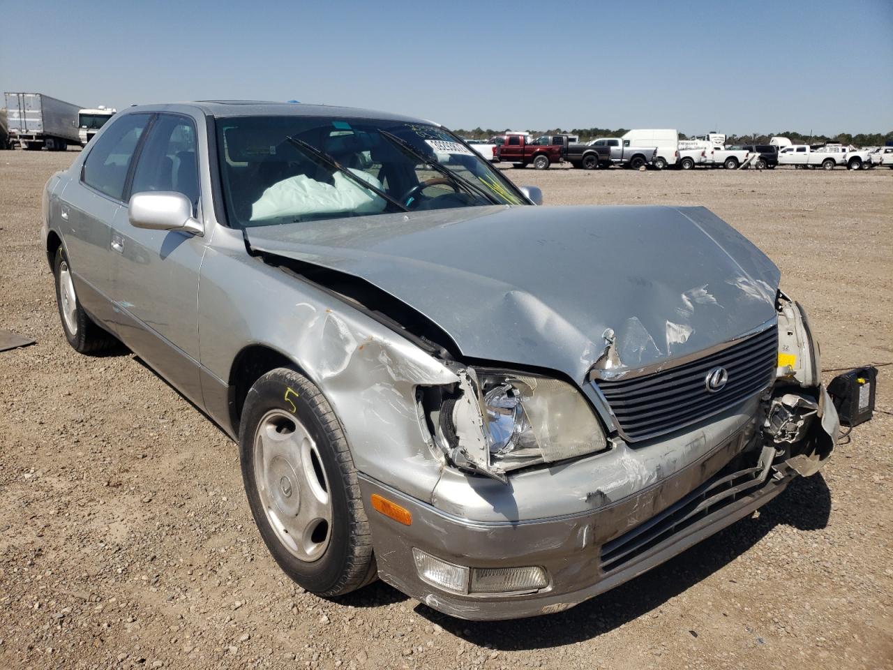 LEXUS LS 400 2000 with VIN JT8BH28F2Y0179299 - Photo from auction
